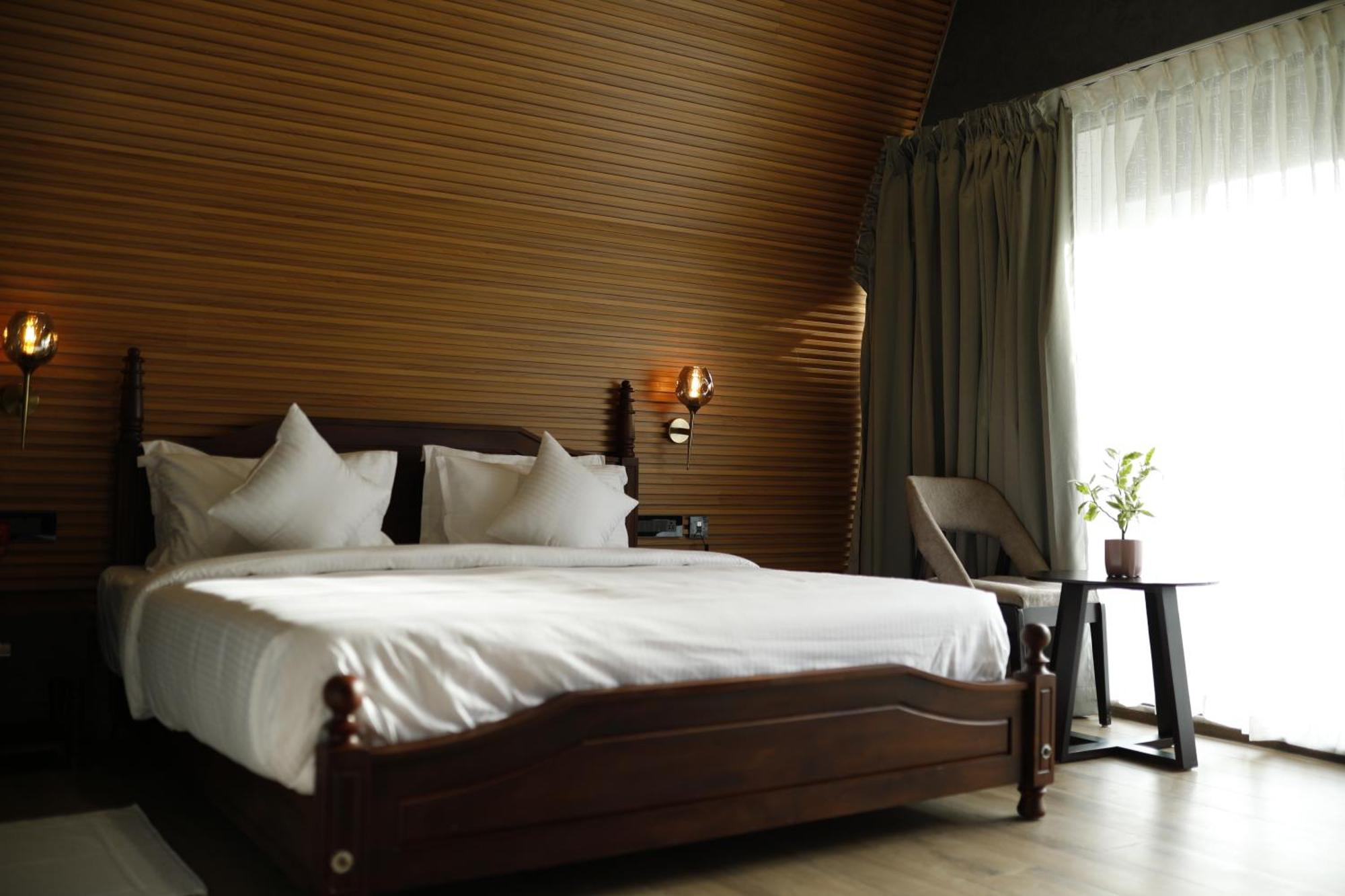Leela'S 7Th Heaven Resort & Spa Trikunnapuzha Exterior photo