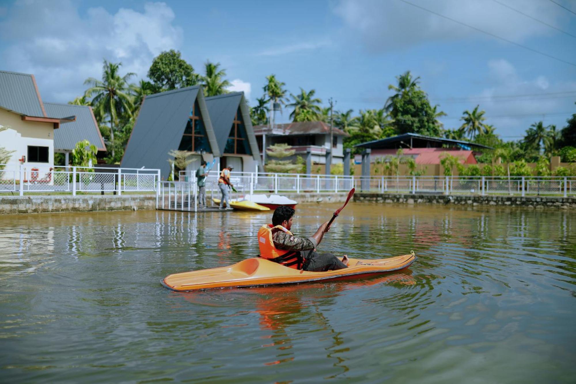 Leela'S 7Th Heaven Resort & Spa Trikunnapuzha Exterior photo