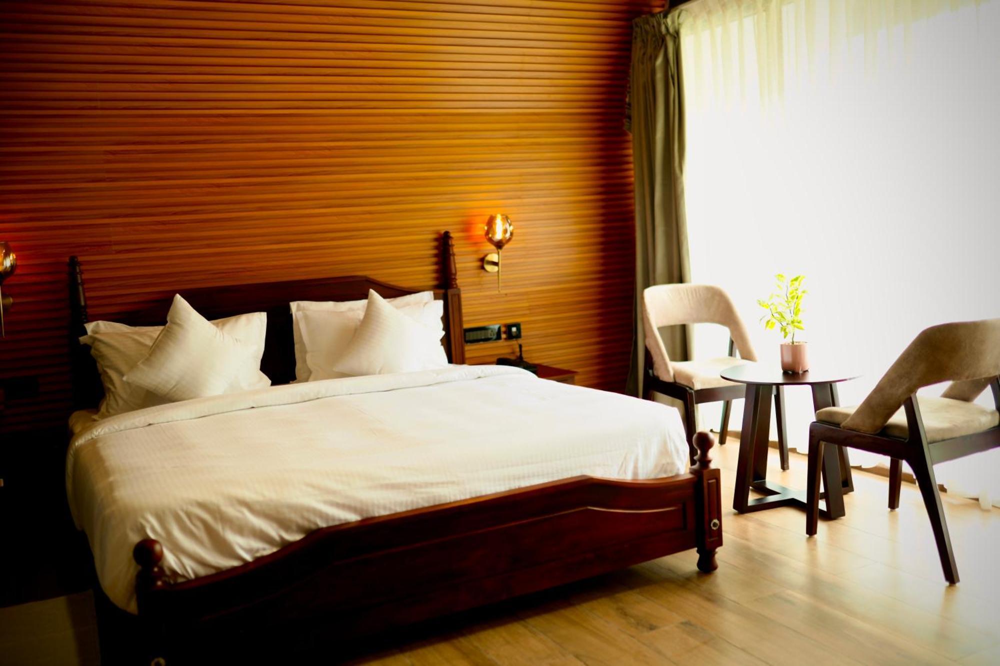 Leela'S 7Th Heaven Resort & Spa Trikunnapuzha Exterior photo