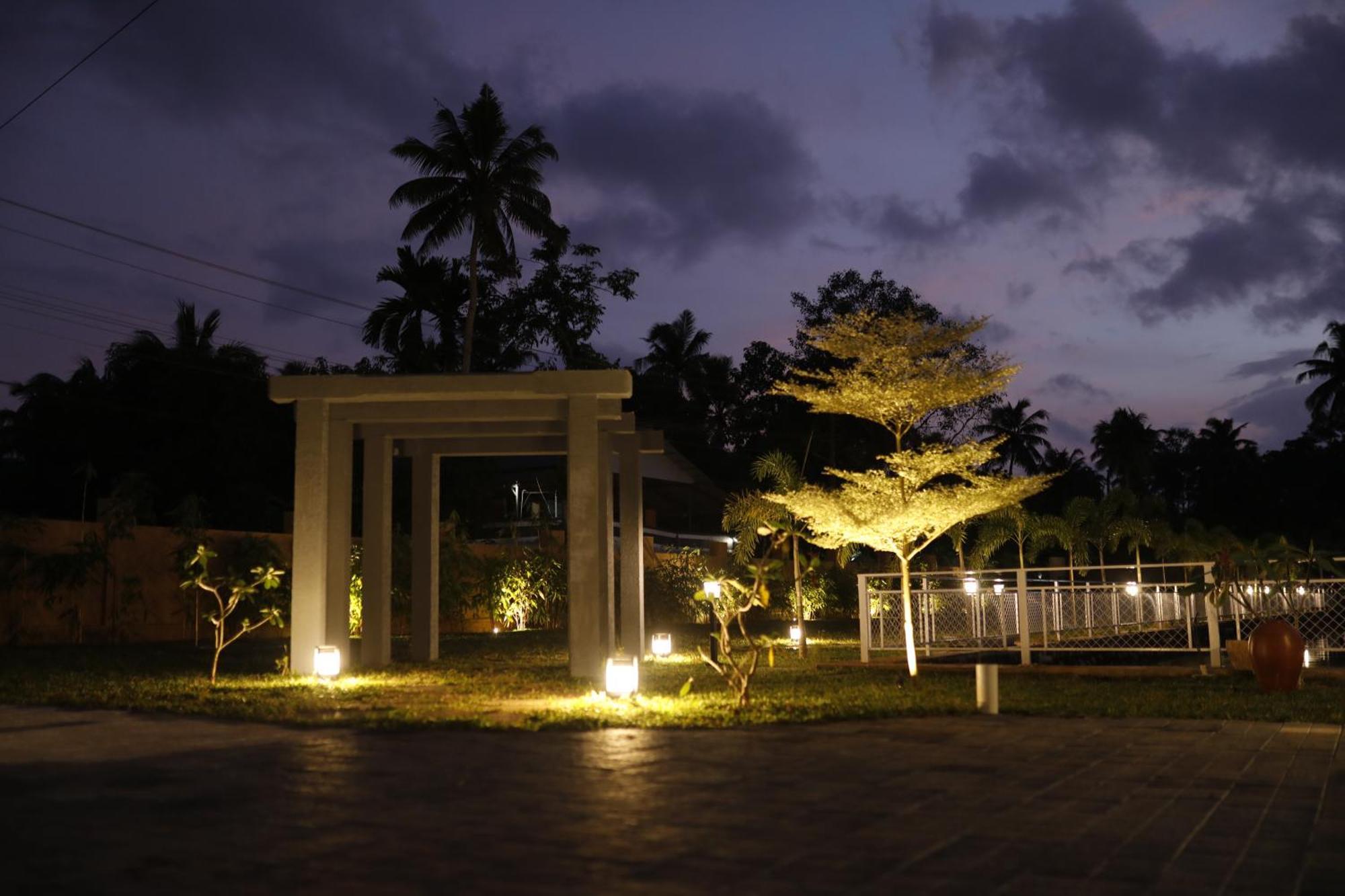 Leela'S 7Th Heaven Resort & Spa Trikunnapuzha Exterior photo